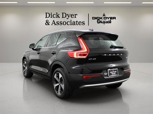 Certified 2025 Volvo XC40 B5 Plus w/ Protection Package Premier image 4