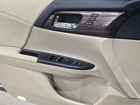 Used 2017 Honda Accord EX-L image 27