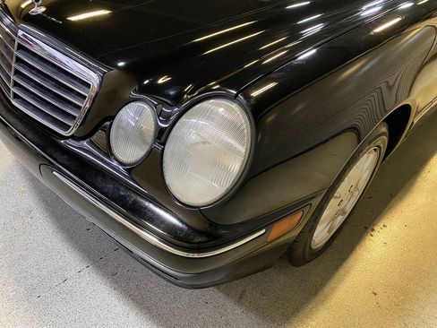 Used 2000 Mercedes-Benz E 320 Wagon image 31