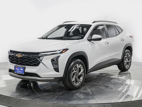 Used 2025 Chevrolet Trax LT w/ LT Convenience Package FWD image 1