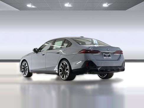 New 2026 BMW 540i xDrive w/ M Sport Package AWD/4WD image 3