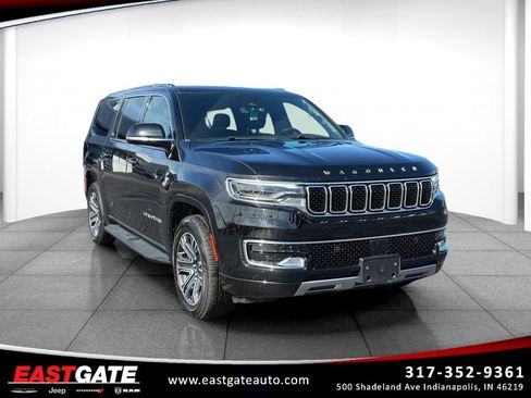 Used 2024 Jeep Wagoneer L Series II w/ Flexible Seating Group AWD/4WD image 1