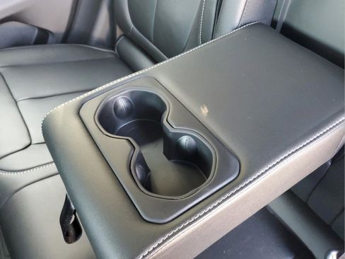 Used 2024 Jeep Grand Cherokee Limited w/ Black Appearance Package image 10