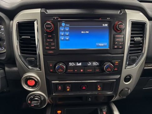 Used 2018 Nissan Titan SV w/ SV Convenience Package AWD/4WD image 19