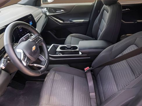 Used 2025 Chevrolet Equinox LT FWD image 9