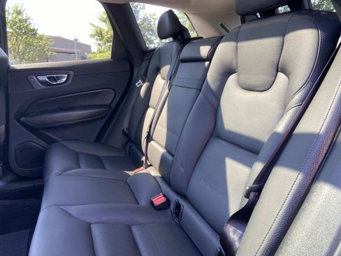 Used 2019 Volvo XC60 T6 Momentum w/ Premium Package AWD/4WD image 13