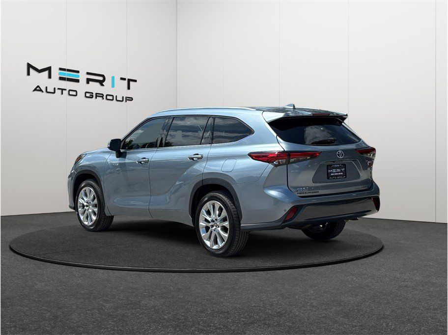 Used 2021 Toyota Highlander Limited FWD image 7