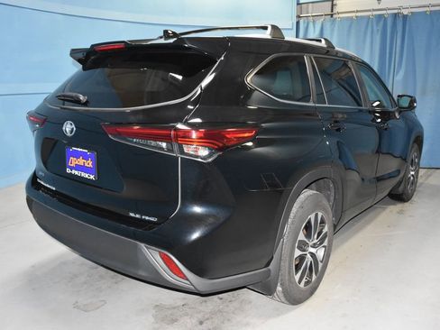 Used 2023 Toyota Highlander XLE image 26