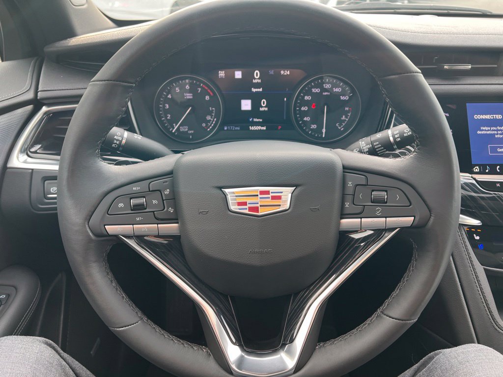 Used 2024 Cadillac XT6 Premium Luxury w/ Technology Package AWD/4WD image 31