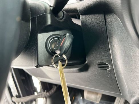 Used 2018 Jeep Wrangler Unlimited Sahara image 17