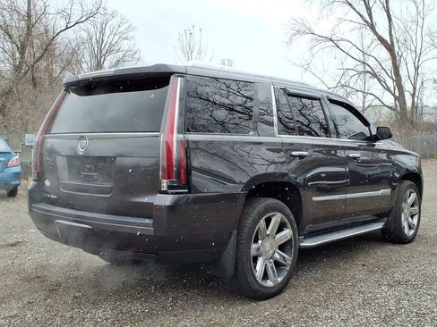 Used 2015 Cadillac Escalade Luxury image 4