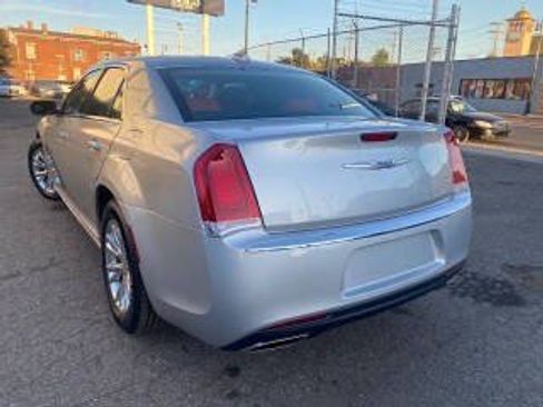 Used 2019 Chrysler 300 Touring w/ Driver Convenience Group RWD image 7