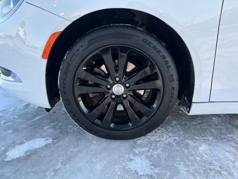 Used 2015 Chrysler 200 Limited w/ Convenience Group image 27