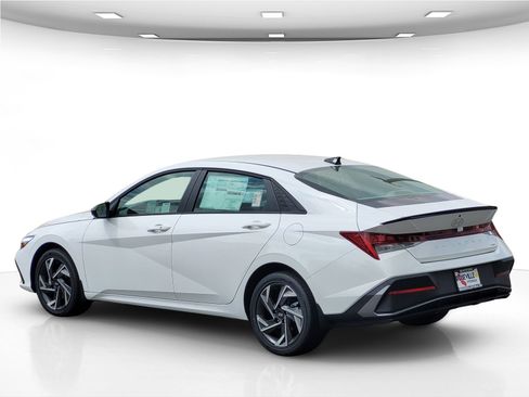 New 2025 Hyundai Elantra SEL image 5