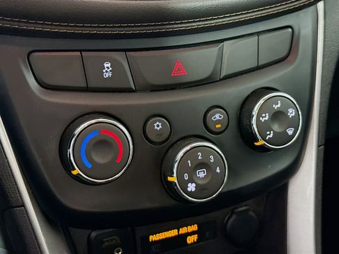 Used 2020 Chevrolet Trax LT image 17