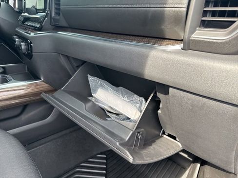 Used 2022 Chevrolet Silverado 1500 LT Trail Boss AWD/4WD image 47
