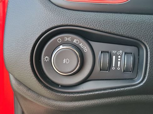 Certified 2023 Jeep Renegade Trailhawk AWD/4WD image 10