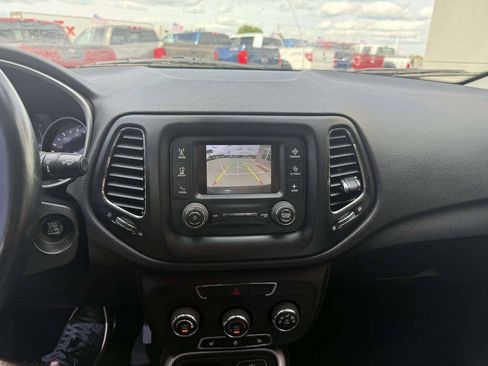 Used 2018 Jeep Compass Latitude w/ Cold Weather Group AWD/4WD image 15