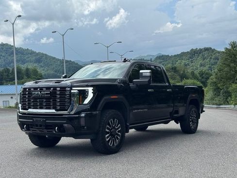 Used 2024 GMC Sierra 2500 Denali Ultimate w/ Max Trailering Package AWD/4WD image 3