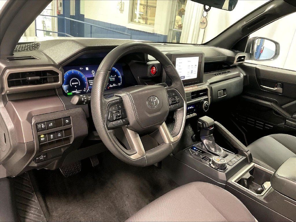 Used 2025 Toyota Tacoma 4x4 Double Cab Hybrid image 8