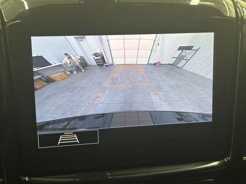 Used 2020 Chevrolet Traverse LT FWD image 28