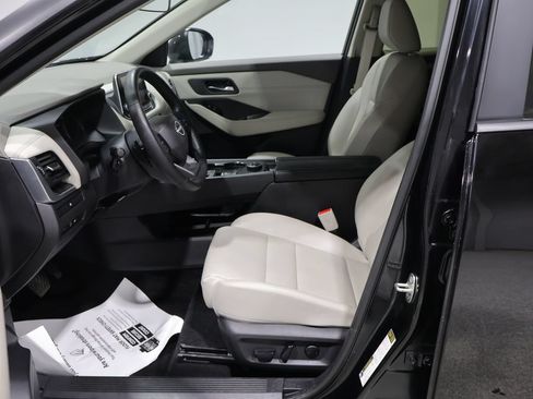 Used 2025 Nissan Rogue SV w/ SV Premium Package AWD/4WD image 11