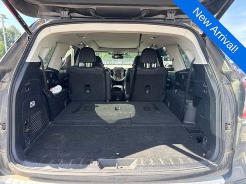 Used 2023 Subaru Ascent Limited w/ Technology Package AWD/4WD image 9