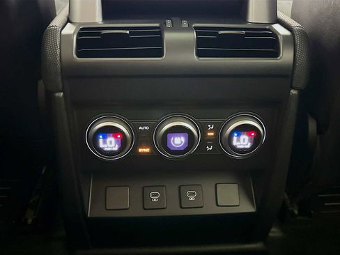 Used 2023 Land Rover Defender 90 V8 image 24