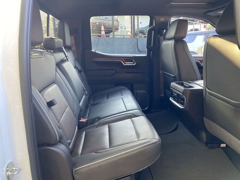 Used 2022 GMC Sierra 1500 Denali w/ Denali Reserve Package AWD/4WD image 17