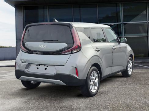 Used 2025 Kia Soul LX w/ LX Technology Package FWD image 5