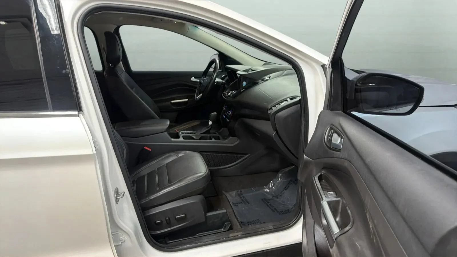 Used 2018 Ford Escape Titanium w/ Ford Safe & Smart Package AWD/4WD image 22
