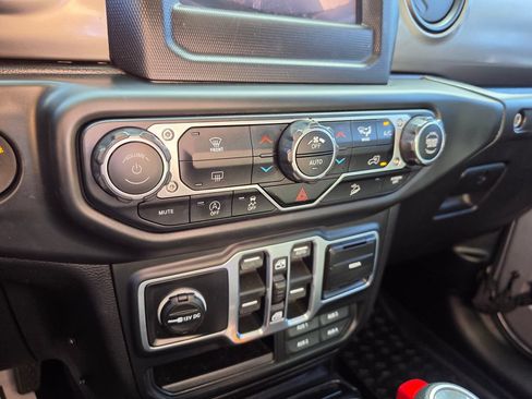 Used 2018 Jeep Wrangler Unlimited Sport S AWD/4WD image 29