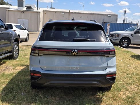 Used 2025 Volkswagen Taos SE FWD image 5