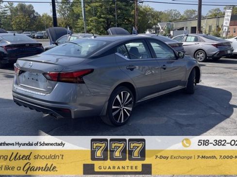 Used 2021 Nissan Altima 2.5 SR w/ SR Premium Package image 9