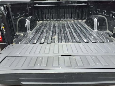 Used 2025 GMC Sierra 1500 SLT AWD/4WD image 18