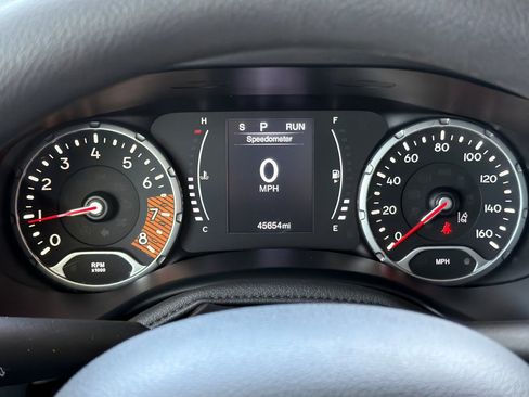 Used 2023 Jeep Renegade Latitude AWD/4WD image 22