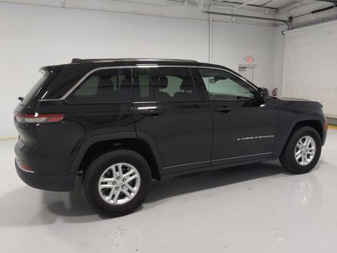 Used 2023 Jeep Grand Cherokee Laredo AWD/4WD image 10