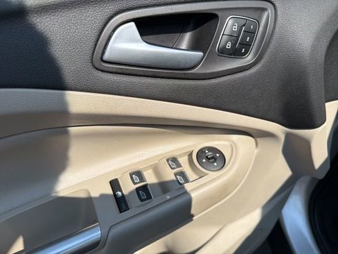 Used 2017 Ford Escape Titanium image 19