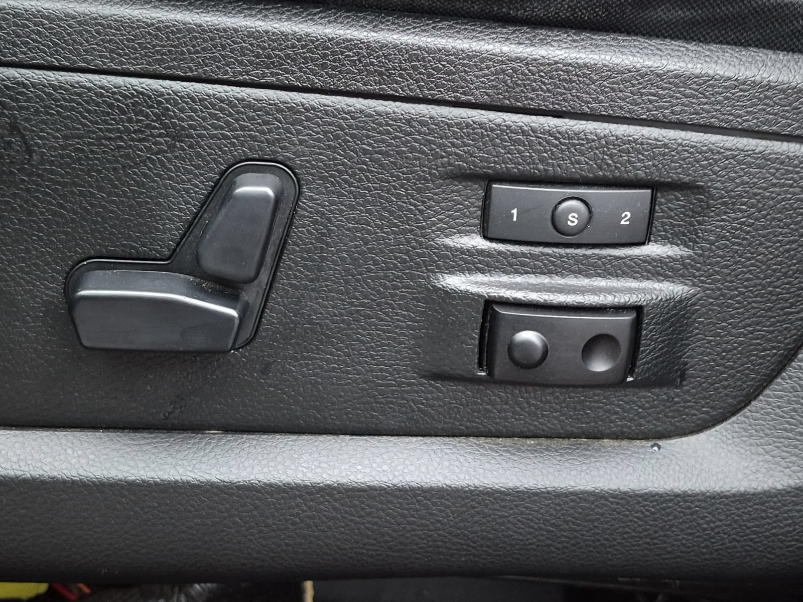 Used 2017 RAM 1500 Laramie w/ Convenience Group AWD/4WD image 16