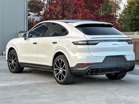 Used 2023 Porsche Cayenne Platinum Edition image 3