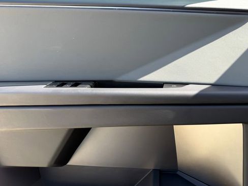 Used 2024 Tesla Cybertruck AWD Crew Cab image 18