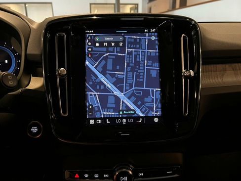 Used 2024 Volvo XC40 B5 Core image 19