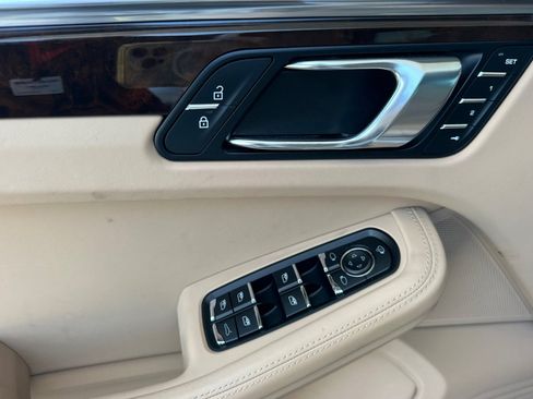 Certified 2023 Porsche Macan S AWD/4WD image 12