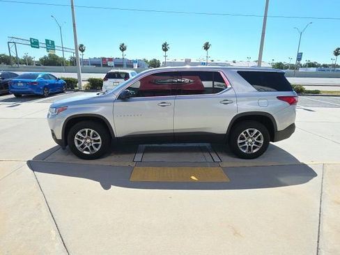 Used 2021 Chevrolet Traverse LS FWD image 7