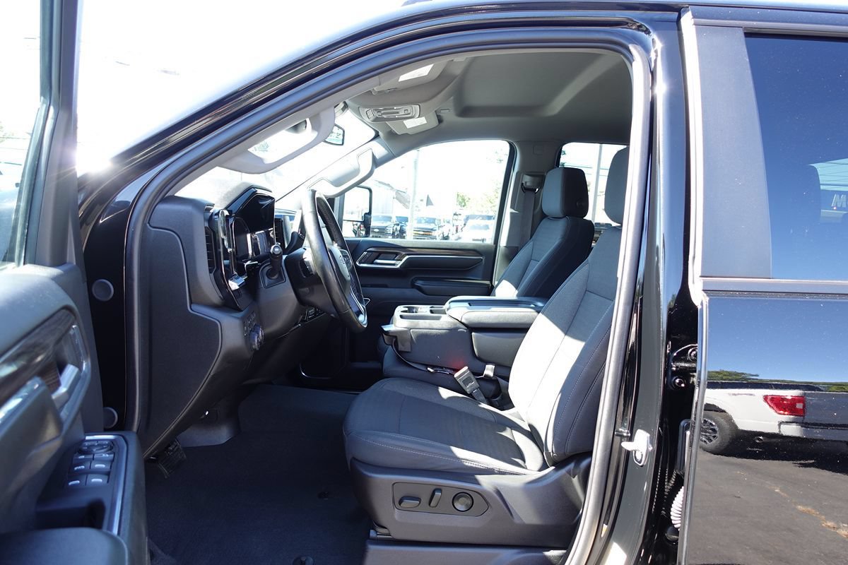 Used 2024 Chevrolet Silverado 2500 LT w/ Midnight Edition AWD/4WD image 18
