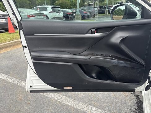 Used 2022 Toyota Camry XSE FWD image 11