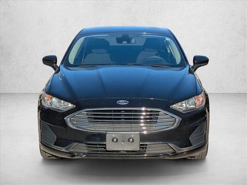 Used 2019 Ford Fusion SE image 2
