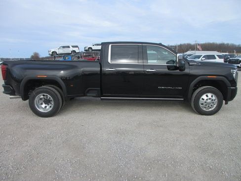 New 2026 GMC Sierra 3500 Denali Ultimate AWD/4WD image 3