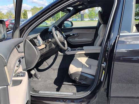 New 2026 Volvo XC90 B6 Core image 6