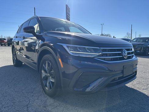 Used 2023 Volkswagen Tiguan SE w/ Panoramic Sunroof Package image 4
